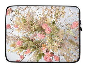 Dried flowers design laptop sleeve 15" - Neoprene case with natural pale pink dried flowers arrangement image - Cover with nature art photo