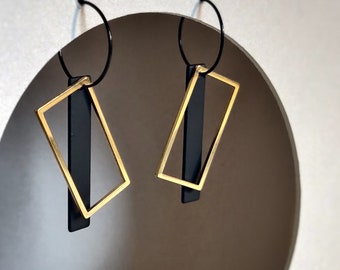 Rann. Geometric Minimalist Earrings in Gold and Black