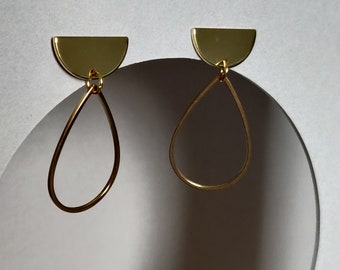Allie. Geometric Minimalist Earrings in Gold