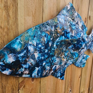 Handmade Metal Fish Wall Art Ocean Blue Painted Coastal Decor for Beach House Nautical Fishing Cabin Lake House Rustic Wall Hanging