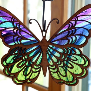 Atrapasueños de mariposas con efecto de vitral para colgar en la ventana, hecho a mano, inspirado en la naturaleza, regalo para amantes de las mariposas