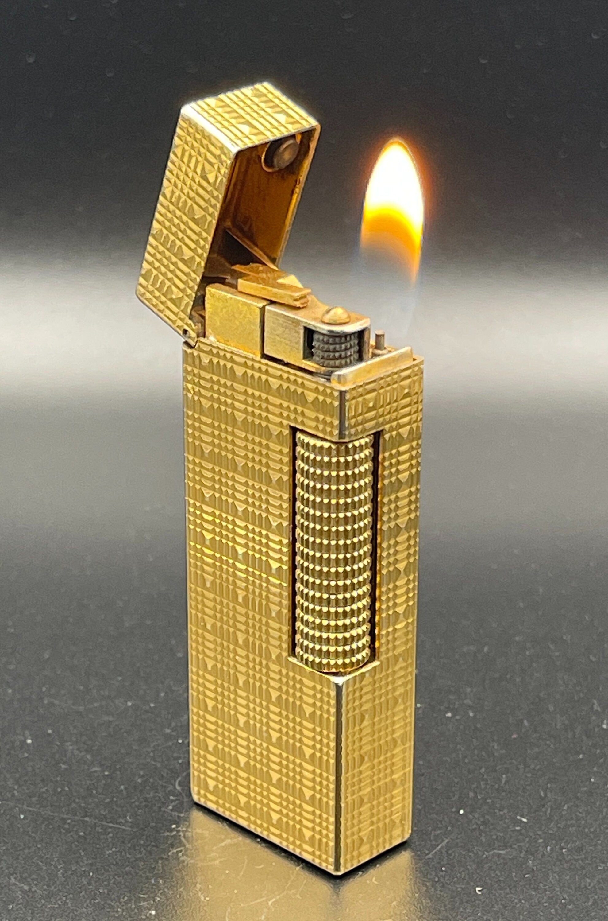 Dunhill Rollagas WORKING Vintage Lighter in Gold Plated Tartan 