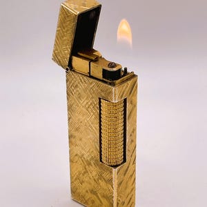 Dunhill Rollagas ARBEITEN Vintage Feuerzeug in einem vergoldeten Florentiner Muster (späte 1960er Jahre)