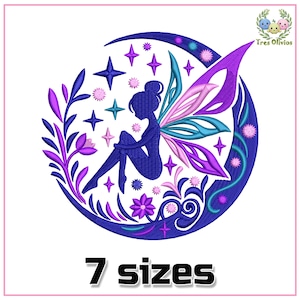 Puede incluir: Un hada morada, azul y rosa sentada en una luna creciente con estrellas y flores. El diseño está disponible en 7 tamaños.