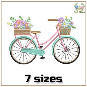 Könnte beinhalten: Ein rosa Fahrrad mit hellblauen Schutzblechen und einem braunen Sattel und Lenker. Das Fahrrad hat zwei Körbe voller bunter Blumen. Der Text "7 sizes" befindet sich am unteren Rand des Bildes.