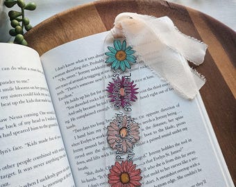 Marcador de livros em acrílico "Paz e Bondade", presente inspirador para leitores, com pingente de fita.
