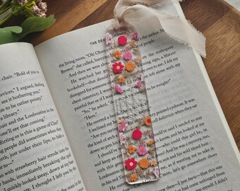Marcador de livros em acrílico de excelente qualidade, ideal para leitura da Bíblia, com pingente de fita.