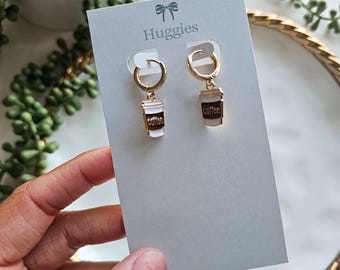 Go Go Juice | Brincos Huggie Charm, Argolas Hipoalergênicas Banhadas a Ouro