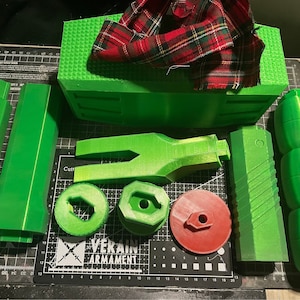 Rainbow six sledge SAS breaching hammer kit 100% scale 3D printed tartan included
