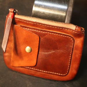 Portefeuille à glissière de grande capacité léger et fin fait main de style viking en cuir au tannage végétal, accessoire de mode pour hommes