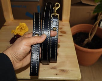 Hundeleine in schwarz, handgenäht, Messinghaken, mit Henkel,