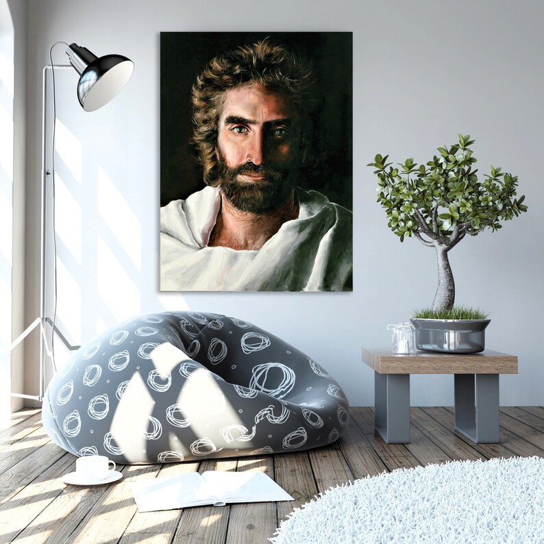 Puede incluir: Una pintura de un hombre con barba y pelo largo, que lleva una t&uacute;nica blanca. El fondo es oscuro y la cara del hombre est&aacute; iluminada.