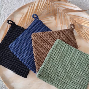 gehäkelte Topflappen aus dicker Baumwolle, minimalistisch und schlicht I Topfuntersetzer I einzeln oder im Set I Geschenk zum Einzug