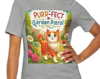 Camiseta unisex de gato divertido: gatito en un jardín de flores
