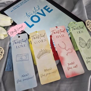 Productos con licencia oficial de ANA HUANG™ / Productos de la serie Twisted / Productos de Ana Huang / Marcapáginas de libros románticos / Productos para amantes de los libros / Regalos para lectores imagen 1