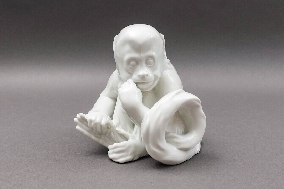 人形　GRUSS aus　Wien Robert Ullmann Royal Vienna Augarten Wien Austria White Porcelain