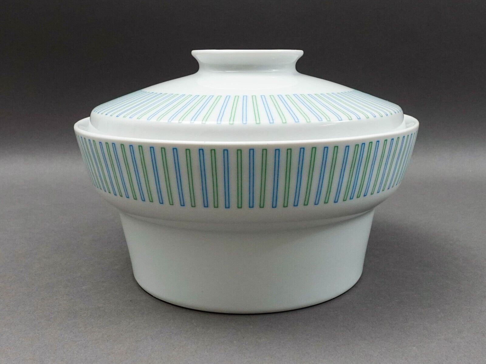 ☘️【匿名配送・送料無料】希少 ポール・マッコブ Paul McCobb 作品集 Amazon.co.jp: 洋書『Fifties Furniture by Paul McCobb』 作品集 写真