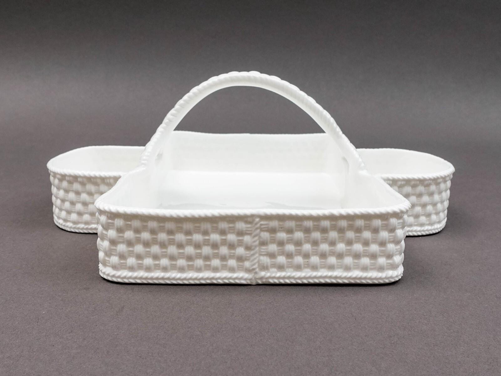 Tiffany & Co. Tiffany Weave トレイ Tiffany & Co Ireland Tiffany Weave White Strawberry Basket Serving