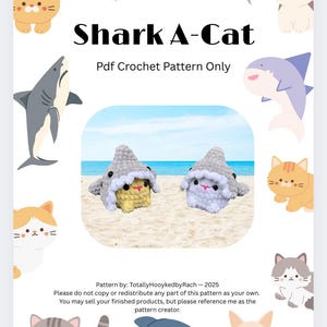 Può includere: Un poster con il testo "Shark A-Cat" e "Pdf Crochet Pattern Only". L'immagine presenta due figure di gatto all'uncinetto con cappelli da squalo, circondate da squali e gatti dei cartoni animati. Lo sfondo è una scena di spiaggia.