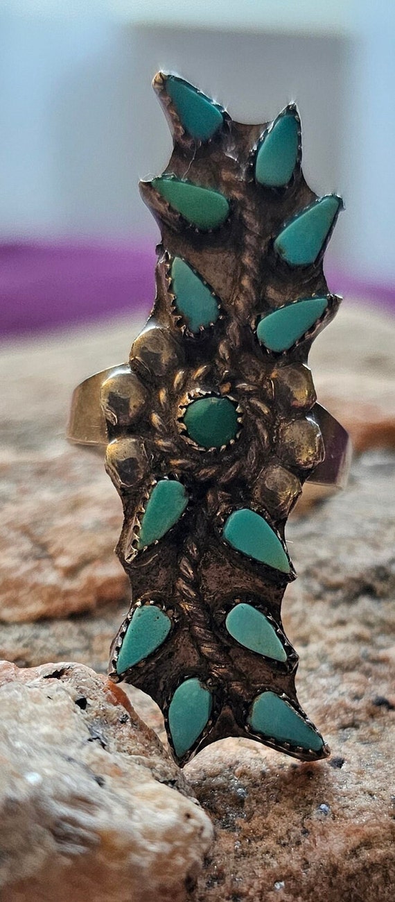 OLD Pawn Turquoise ring with an artistic elegance