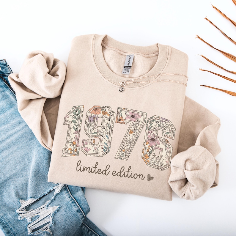 floral year 1976 retro birthday gift sweatshirt