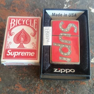 zippo heel mooi opperste rood kristal met speelkaarten opperste