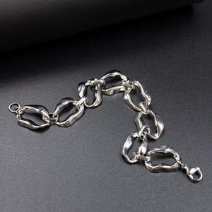 Statement Silver Chain Link Bracelet: Twisted Oval Design