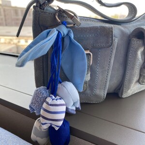 Handgemachte Blaue Blume Taschenanhänger, Tulpen Taschenanhänger, Taschenanhänger aus Stoff—Perfektes Geschenk