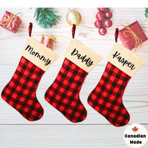 Personalisierter Weihnachtsstrumpf mit Büffelmuster: Rustikales Bauernhausdekor