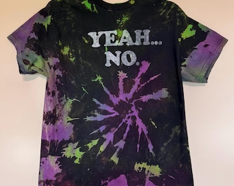 Średnia koszulka z grafiką Reverse Tie Dye