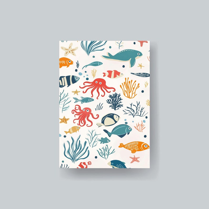 Op de afbeelding: Een kleurrijke illustratie van een herhalend patroon van zeeleven, waaronder vissen, koraal, zeesterren en een octopus. De achtergrond is wit.