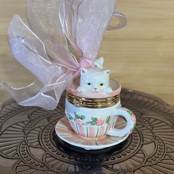 Jewelry ring box Kittens Mud pie teacup yarn Valentines Gift for her girlfriend wife daughter baby Trinket box Sweet Gold Pink White cats