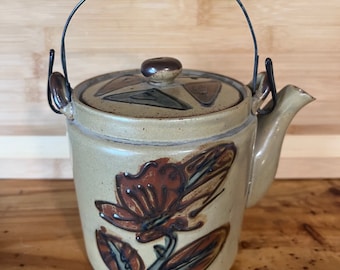 Tetera de cerámica vintage pintada a mano: diseño asiático geométrico floral