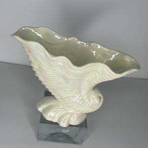 Vintage Sea Shell Conch Shell Planter Iridescent Ceramic Creme Pink Coastal Home Decor Plant Pot Flower Pot Coastal Home Decor Beach House