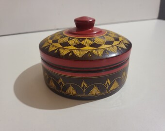 Wooden hand-painted box with a lid for trinkets