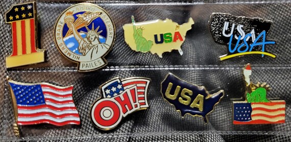 Zestaw 8 pinsów USA: Flaga, Statua Wolności oraz STS 51-J misja wahadłowca kosmicznego NASA.