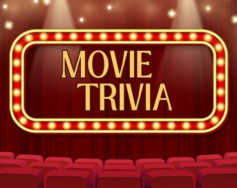 Pode incluir: Uma cortina de veludo vermelho com uma placa de jogo de perguntas e respostas sobre filmes. A placa é uma marquise vermelha e amarela com as palavras "MOVIE TRIVIA" em letras douradas. A placa é iluminada por luzes amarelas. Há fileiras de assentos de teatro vermelhos em frente à placa.
