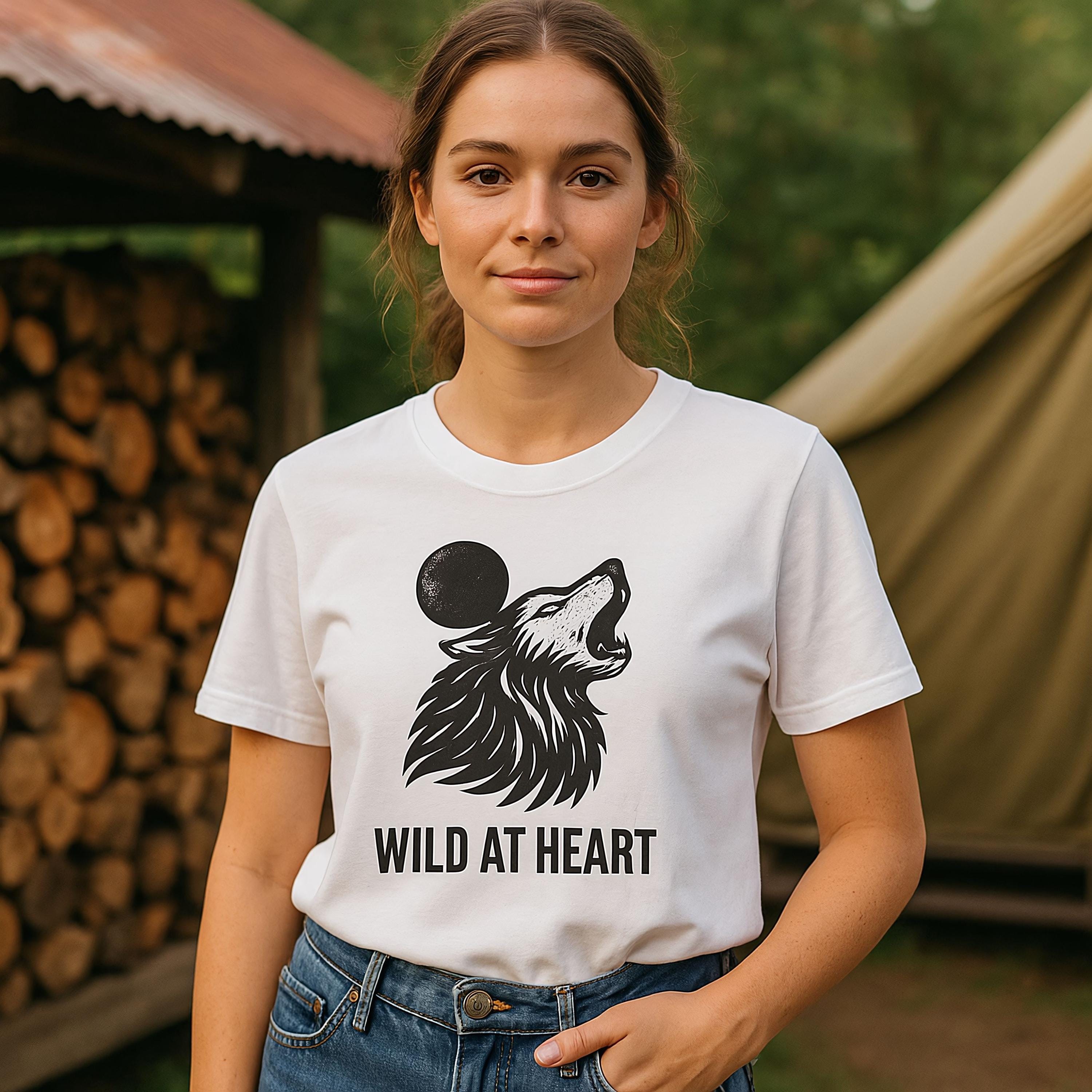 Wild at Heart T-shirt t-shirt graphique loup T-shirt animal spirituel, cadeau pour les amoureux de la nature, aventure en plein air en pleine nature, âme libre, haut unisexe