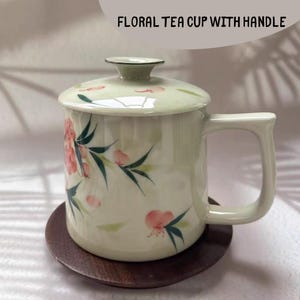 Flower Pattern Ceramic Mug with Lid – 350ml Floral Tea Cup with Handle – Traditional Chinese Style Individual Mug for Tea or Coffee