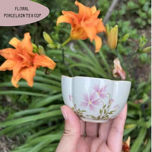 Floral Ceramic  Tea Cup – 70ml Scalloped Japanese-Style Teacup – Hand-Painted Flower Design – Gongfu Teaware for Green, Oolong
