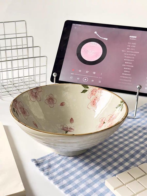 Sakura Floral Ceramic Ramen Bowl: 1100ml Japanese Porcelain Noodle Bowl
