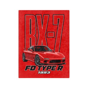 Könnte beinhalten: Ein roter rechteckiger Druck mit einem roten Mazda RX-7 Sportwagen in der Mitte. Großer, schwarz umrandeter Text liest RX-7 oben, mit FD TYPE R und 1993 in Schwarz unten gedruckt. Der Hintergrund ist in einer kräftigen, einfarbigen roten Farbe.
