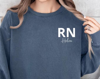 Personalized RN Sweatshirt – Custom Registered Nurse Crewneck – Nursing School Graduation Gift for Women – New Nurse or Work Bestie Sweater