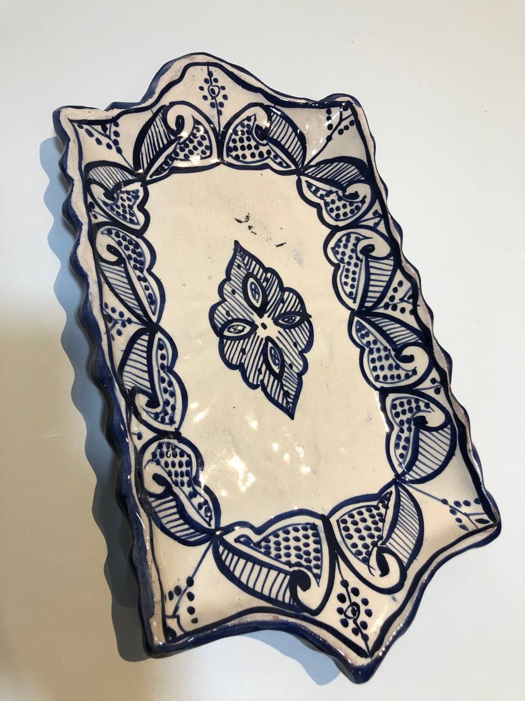 手描きの陶器の青と白の装飾皿 - Etsy 日本
