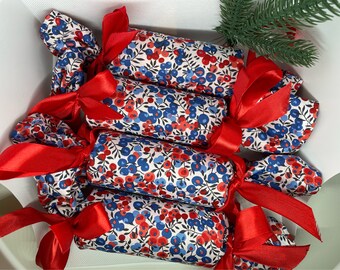 Handmade reusable sustainable fabric Christmas crackers, set of 4. Choices of fabric available.