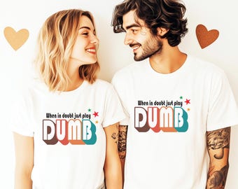 Grappig sarcastisch T-shirt, speel bij twijfel stom T-shirt, shirt humorcitaat, grappig grafisch T-shirt, cadeau voor hem haar VK, top met eigenzinnige slogan