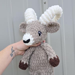 Bighorn Schaf Snuggler - Plüsch Ram Emotionale Unterstützung Lovey - Individuell Anpassbar - Made to Order