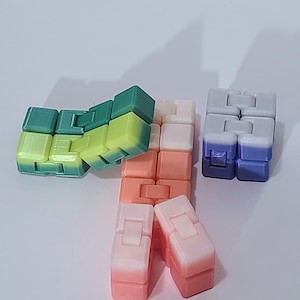 Cubo infinito que cambia de color: juguete antiestrés impreso en 3D