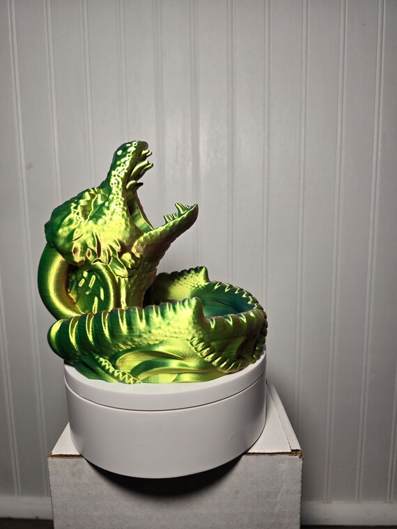 Mini Dragon Dice Tower - Tricolor Silk PLA - Portable & Mystical