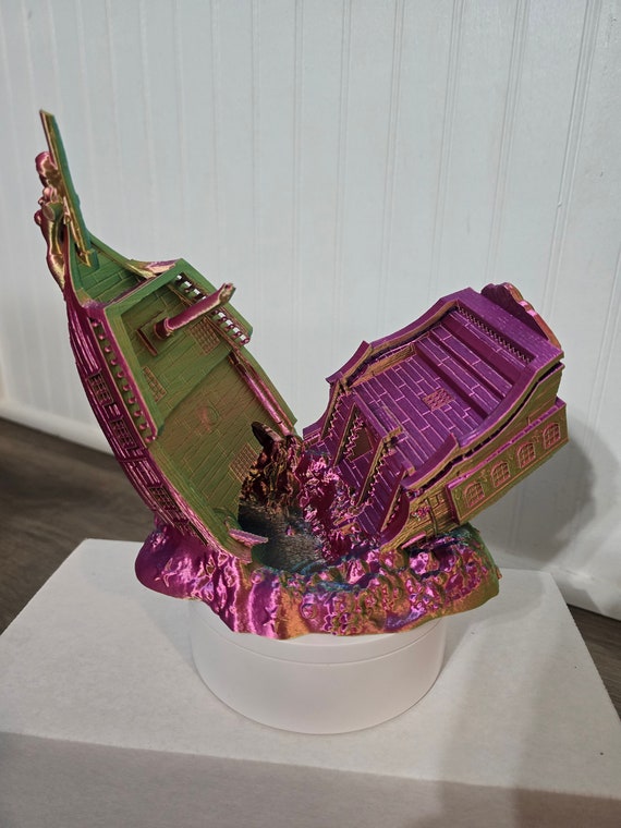 Wrecked Galleon Dice Tower - Tricolor Silk PLA 3D Printed - Dice Adventure Awaits!